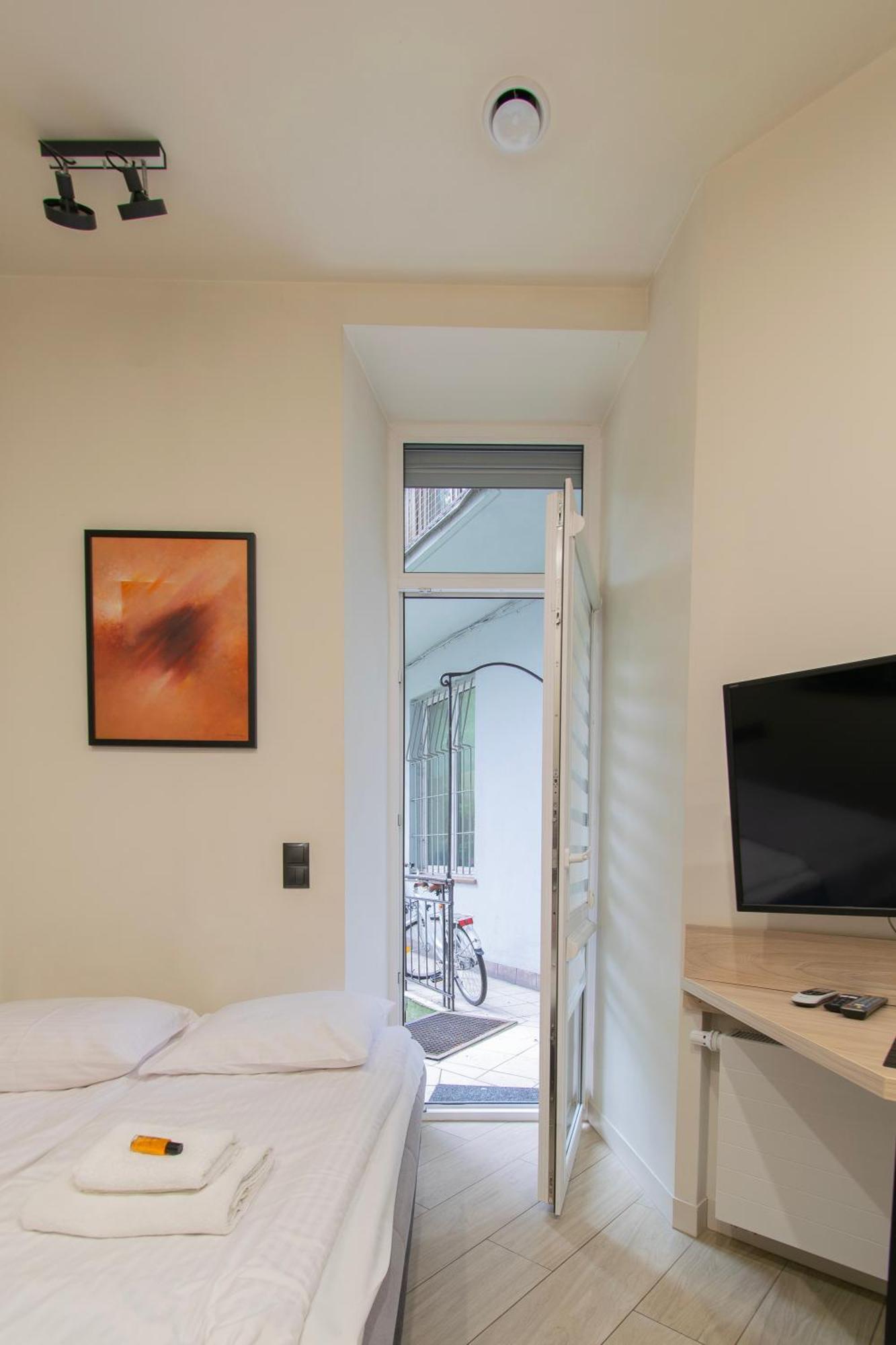 Compact Studios Slowackiego Avenue كراكوفيا المظهر الخارجي الصورة
